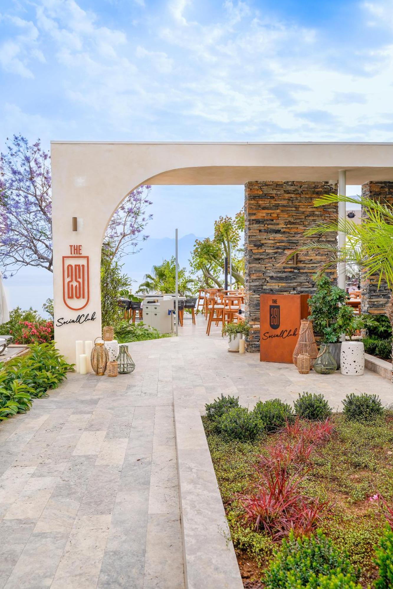 Otel Akra